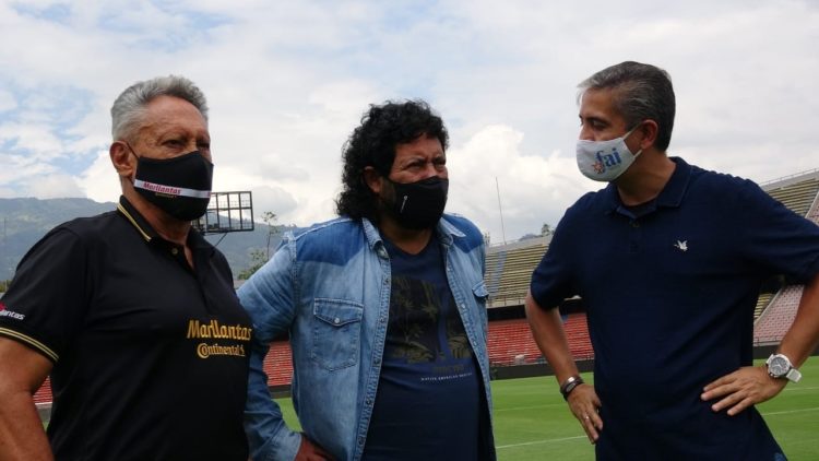 Cortesía Sergio Rios. Mario Múnera, socio de Acord Antioquia, René Higuita y el médico Juan Carlos Castaño, de la Fundación.