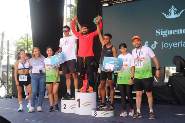 ● La carrera Sabaneta está de Fiesta partió frente al INDESA y tuvo como epicentro del recorrido la Avenida Las Vegas con línea final en el parque principal de Sabaneta.