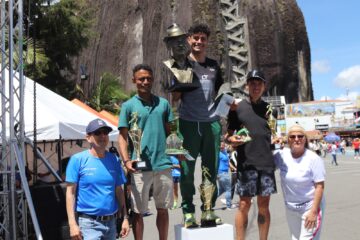 Cortesía. La carrera 16K “Luis Eduardo Villegas López”, entregó premiación en dinero.